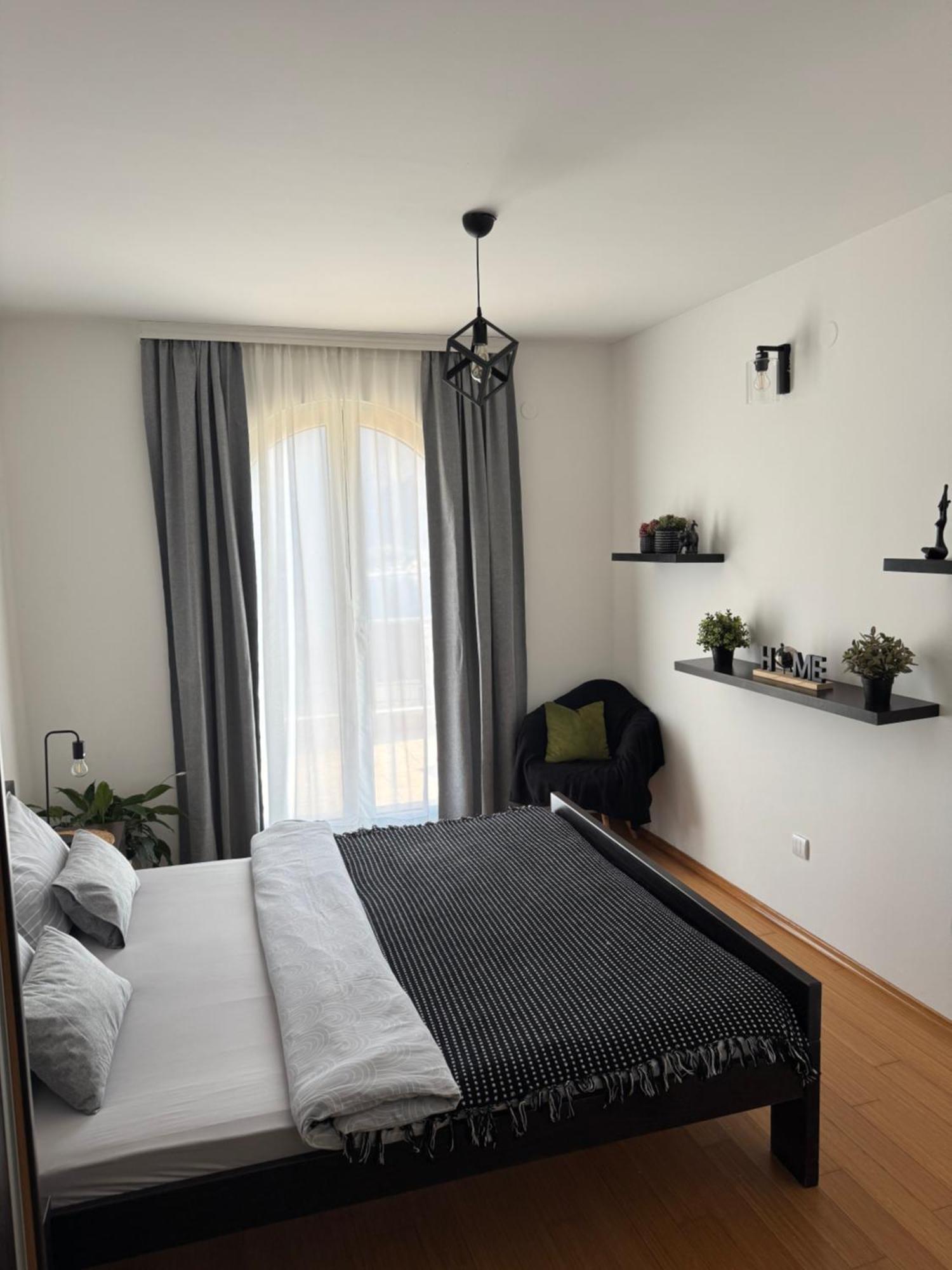 J&M Apartment Kotor Bagian luar foto