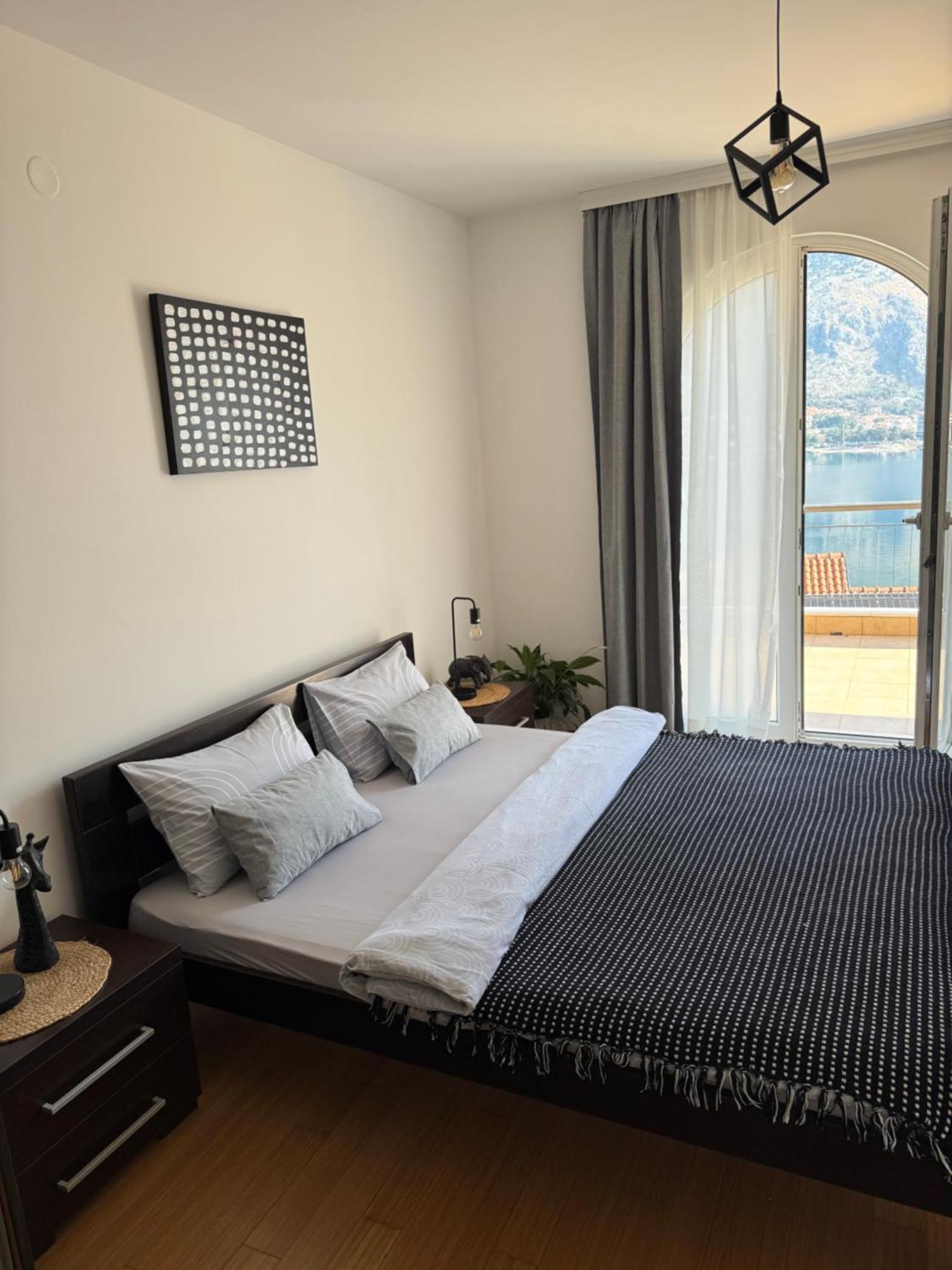 J&M Apartment Kotor Bagian luar foto