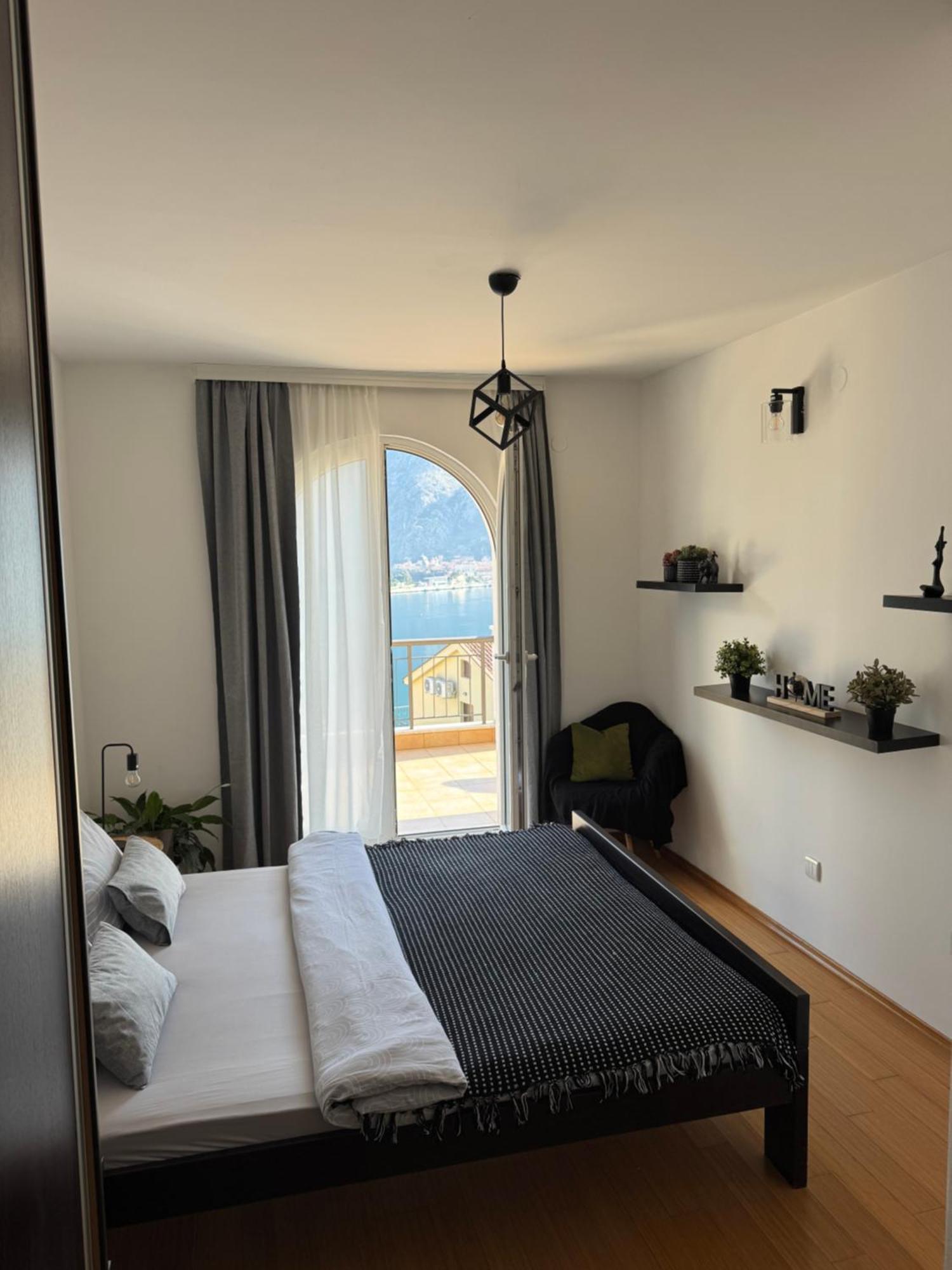 J&M Apartment Kotor Bagian luar foto