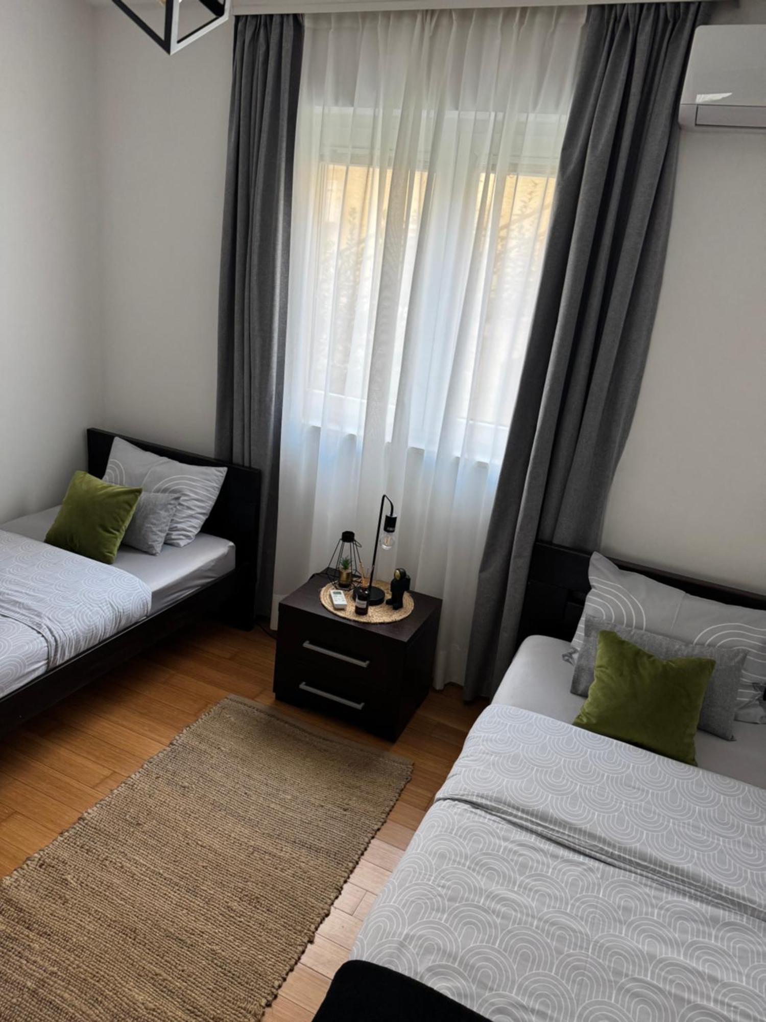 J&M Apartment Kotor Bagian luar foto