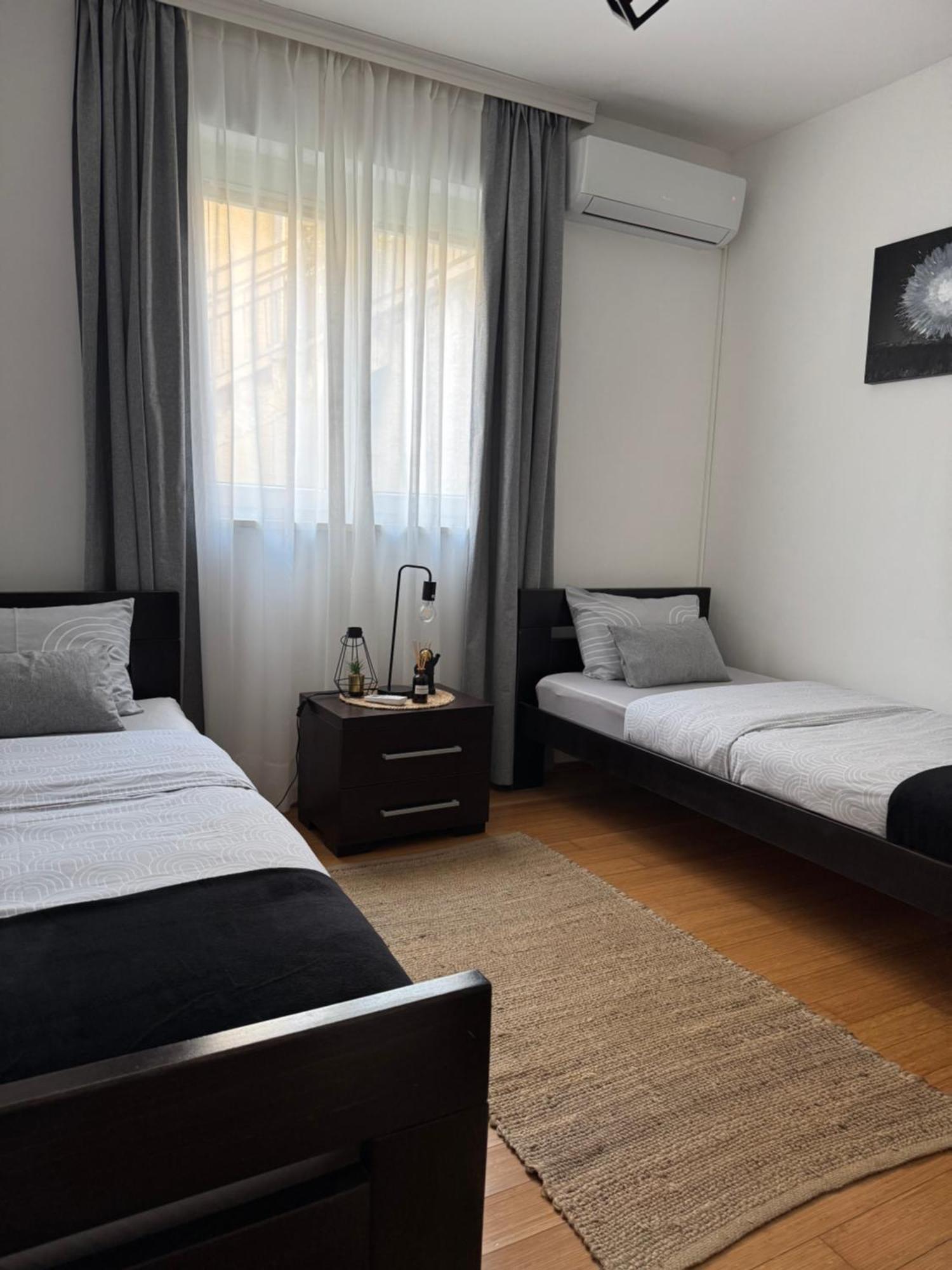 J&M Apartment Kotor Bagian luar foto