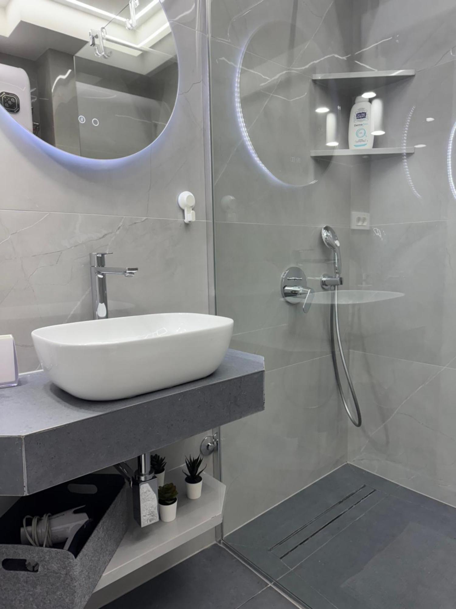 J&M Apartment Kotor Bagian luar foto