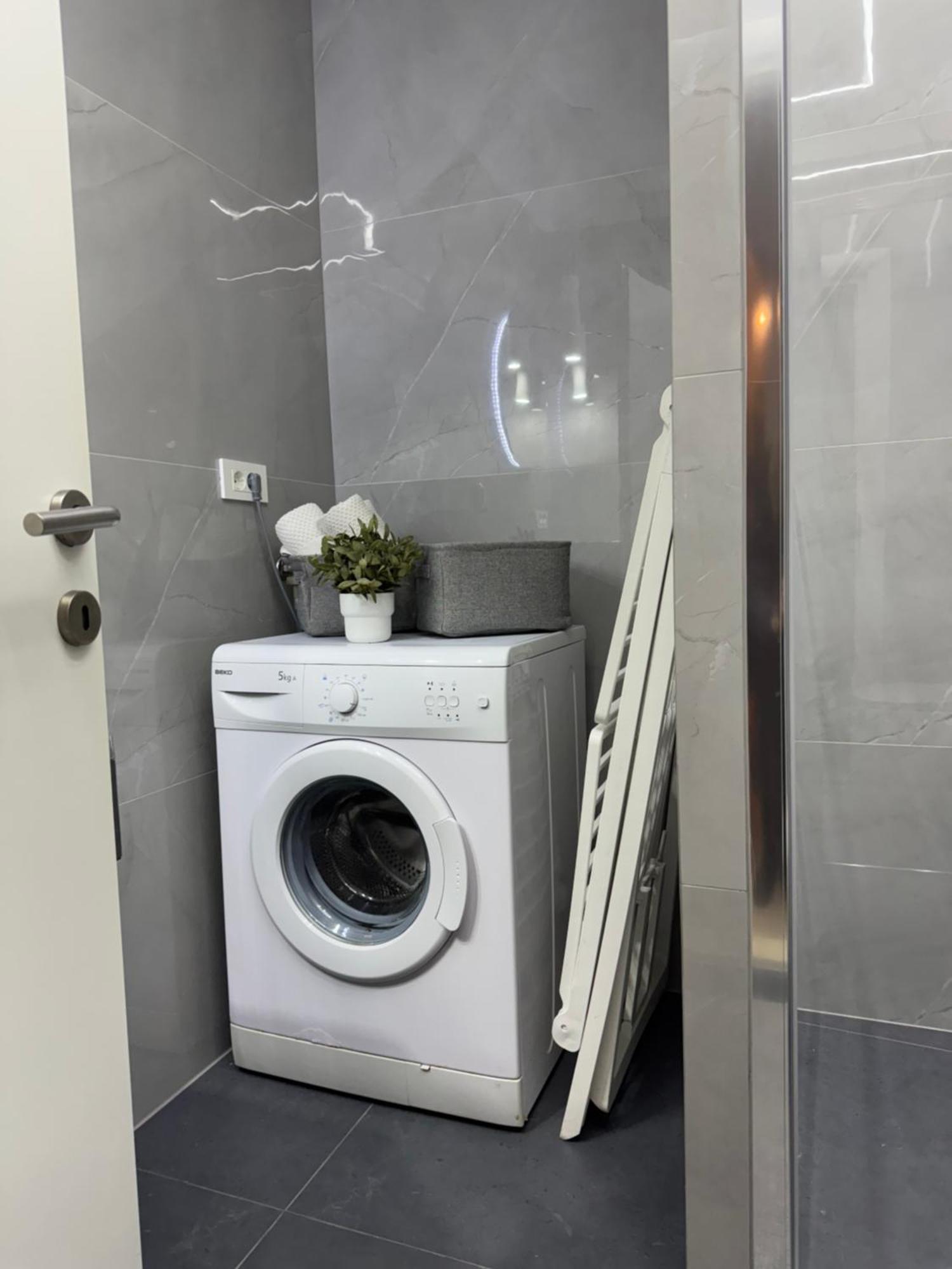 J&M Apartment Kotor Bagian luar foto